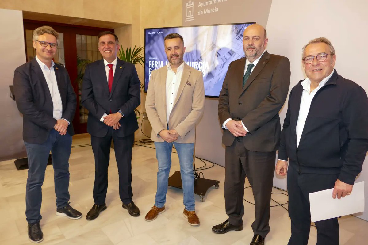 Hoy hemos anunciado la Feria del Libro de Murcia 2023. Se celebrará del 6 al 15 de octubre en el Paseo Alfonso X. 
Las bases se pueden encontrar en ferialibromurcia.com

¡Vamos la Feria más bonica de España! 

#ferialibromurcia2023 #laferiamasbonica #palin #jesusboludadeltoro