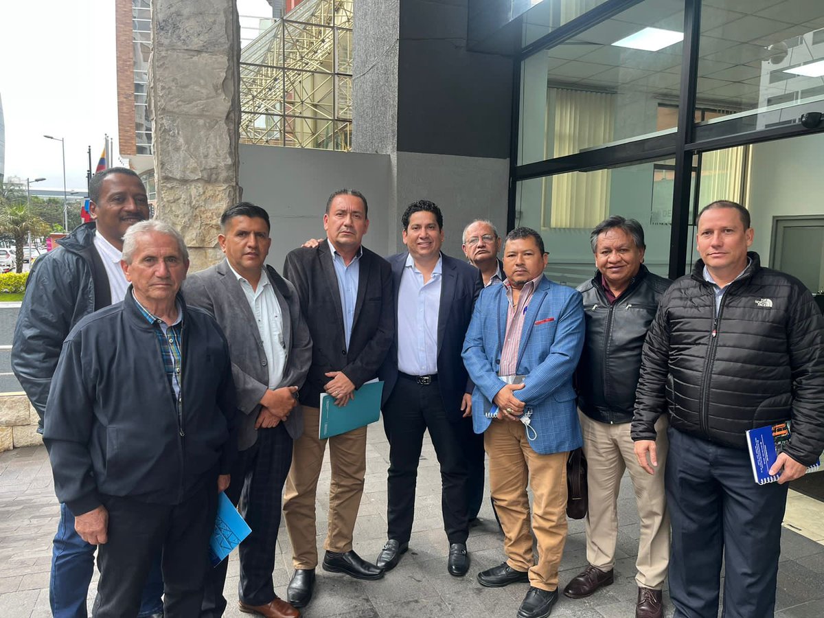 GomezlRichard's tweet photo. Nos reunimos con la Viceministra de Electricidad y el Presidente de la #EMCO junto con los dirigentes del sector eléctrico como #FEDELEC y #FENAJUEL donde nos planteamos los problemas de todos las empresas eléctricas específicamente en los ámbitos laborales y productivos. 1/2 https://t.co/gQDpH1AELj