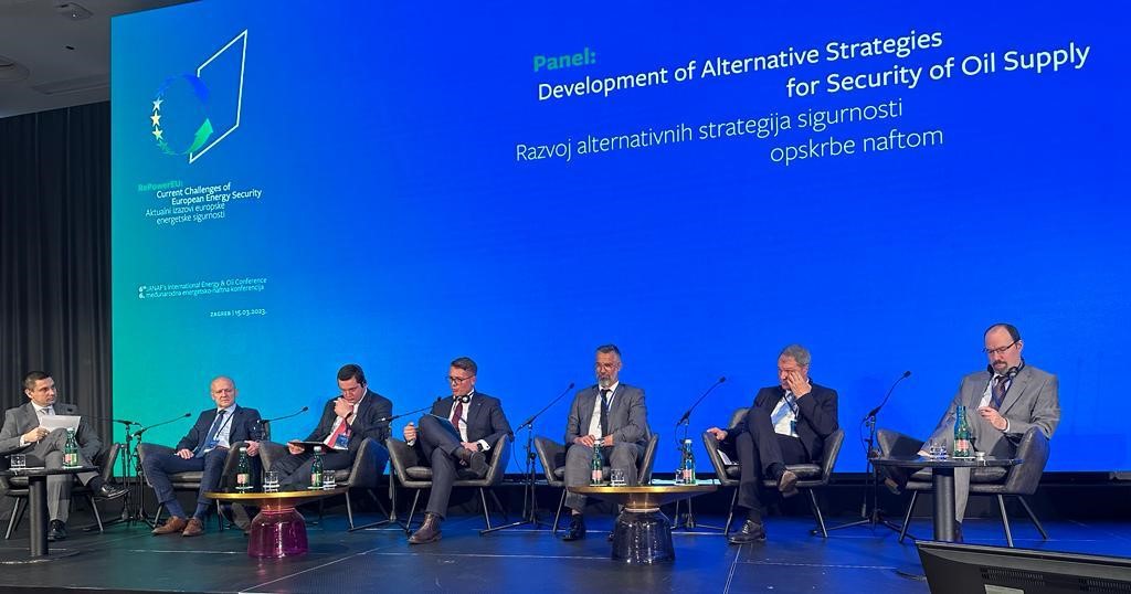 ORLENUnipetrol's tweet photo. Zástupci naší společnosti Maciej Romanów, Adam Jarosz a Maroš Čunta se dnes zúčastnili mezinárodní #konference o energii a ropě #JANAF v Záhřebu. Diskutovali o vývoji alternativních strategií pro zabezpečení dodávek ropy. #diverzifikace #ropa #dodavky #ropovod #Adria #TALplus https://t.co/Gat4xzSe0T