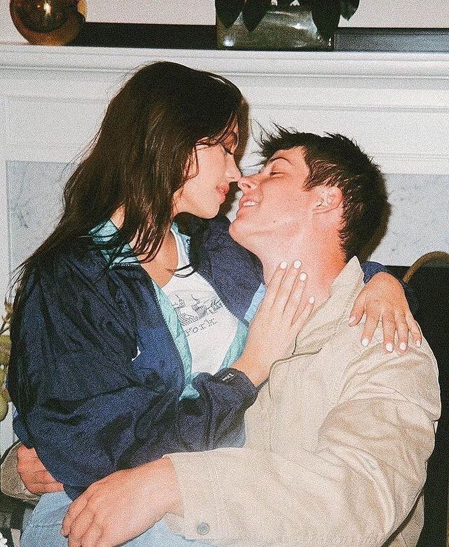 me and who tweet media