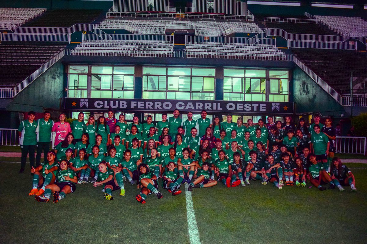 Club Ferro Carril Oeste - Una gran familia 🚂

Seguimos trabajando en el desarrollo de la disciplina a cuatro años de su "profesionalización", desde las inferiores hasta la Primera División ✊️

¡Sigamos creciendo! 🇳🇬

#VivíFerro 💚