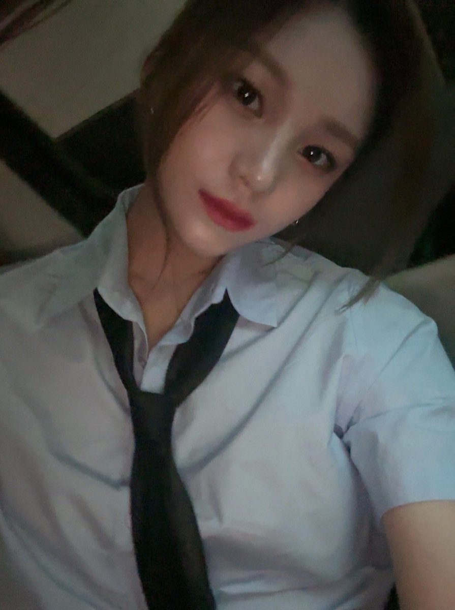 umjifeed's tweet photo. gorgeous 💙

#엄지 #UMJI #비비지 #VIVIZ https://t.co/j3tKPnzJcn