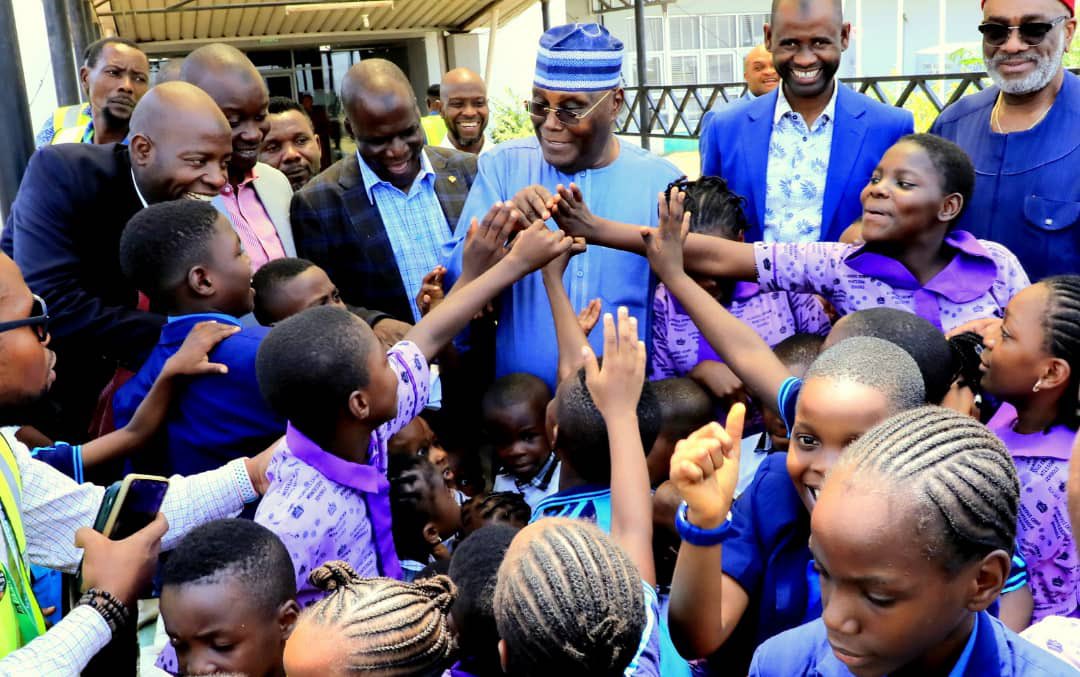 atiku's tweet photo. I was heading to my flight en route to Yola, but my young friends who had come to the airport on an excursion had other plans 😄. -AA https://t.co/1S96eklzMN
