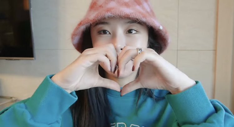 WheeinCharts's tweet photo. [BIRTHDAY ADS]

We have secured 3 differ Ads for Wheein so far! Teamwork makes the dream work 💜

🦋Kstargift - 2 megascreen ads
🦋Idolchamp - Samsung station Wide ad
🦋Choeaedol - Subway CM board ad

Thekking 🔜

#WHEEIN #휘인 @THEL1VE_LABEL https://t.co/Zmj01DRaMz