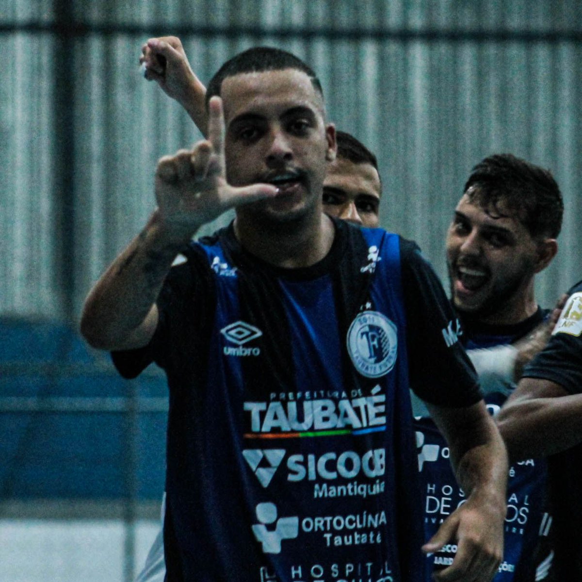 taubatefutsal's tweet photo. 📸OLHA A FOTO!
A vitória do Taubaté Umbro Futsal na estreia da Copa da LPF, pelas lentes do @_VictorConsoli_
#TaubatéFutsal #Umbro #Futsal #VaiTaubaté #CopadaLPF https://t.co/dLfL8Td6wR