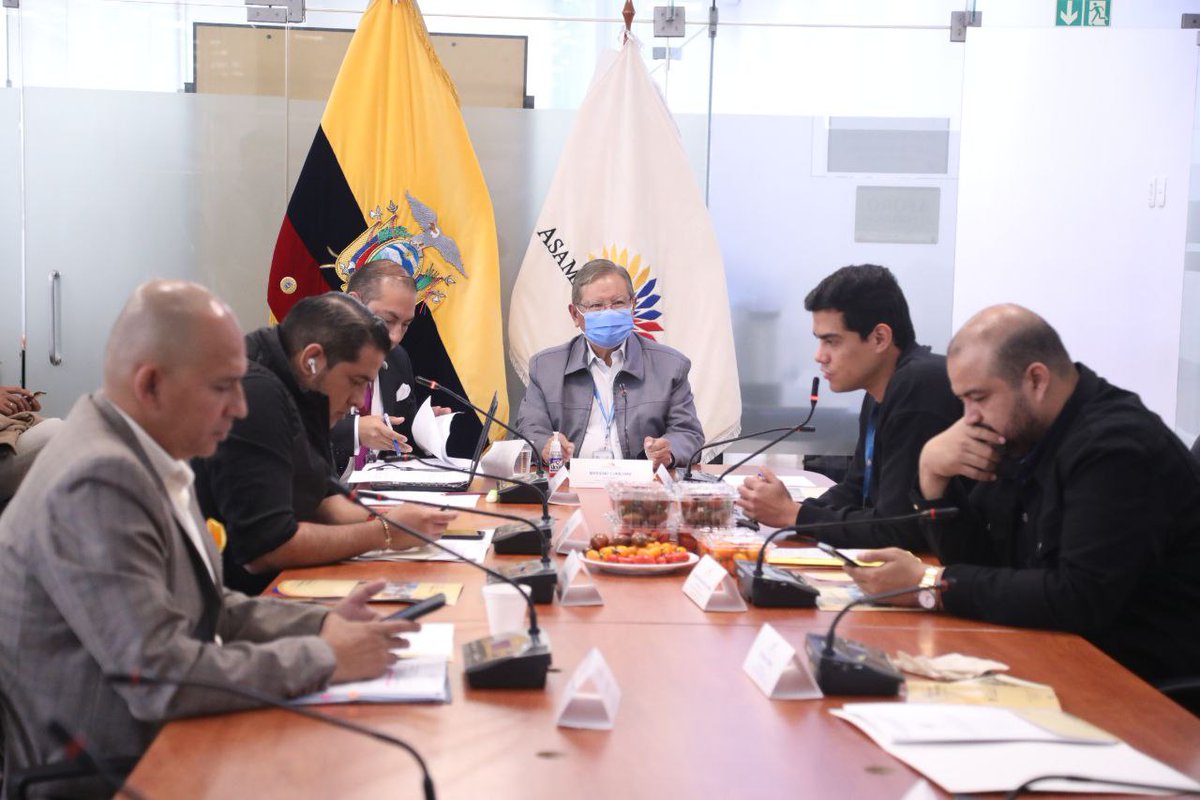 #Ahora | Con el propósito que brinden aportes al Proyecto de Ley para el Fomento y Desarrollo Agroindustrial, <a href="/soberanialimen/">Soberanía Alimentaria</a> instala la sesión N° 174. Recibe a Miguel Riofrío, conferencista académico de investigación; y, otros profesionales. 
Se incorporan cambios en la agenda.