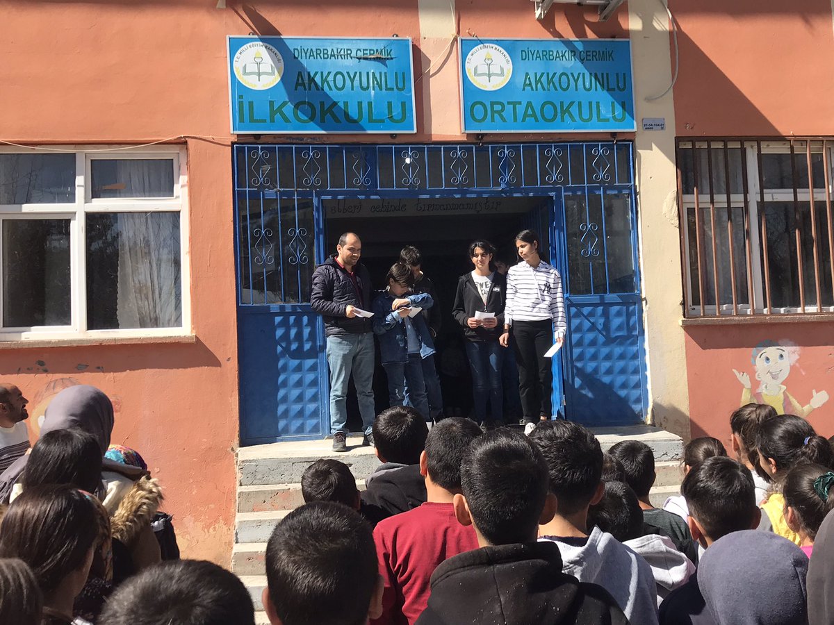 7. ve 8. Sınıflar için düzenlediğimiz bilgi yarışmasında kazanan gruplardaki öğrencilerimizi ödüllendirdik. 🎁🤩

@vahityilmaz4821 <a href="/muratbozdogan21/">Bozdoğan Murat</a> <a href="/Kemal__DAYAN/">Kemal DAYAN</a> <a href="/CermikMEM/">Çermik Milli Eğitim Müdürlüğü</a> <a href="/Diyarbakirmem/">Diyarbakır İl Millî Eğitim Müdürlüğü</a> <a href="/MemBasin21/">Diyarbakır MEM Basın</a>