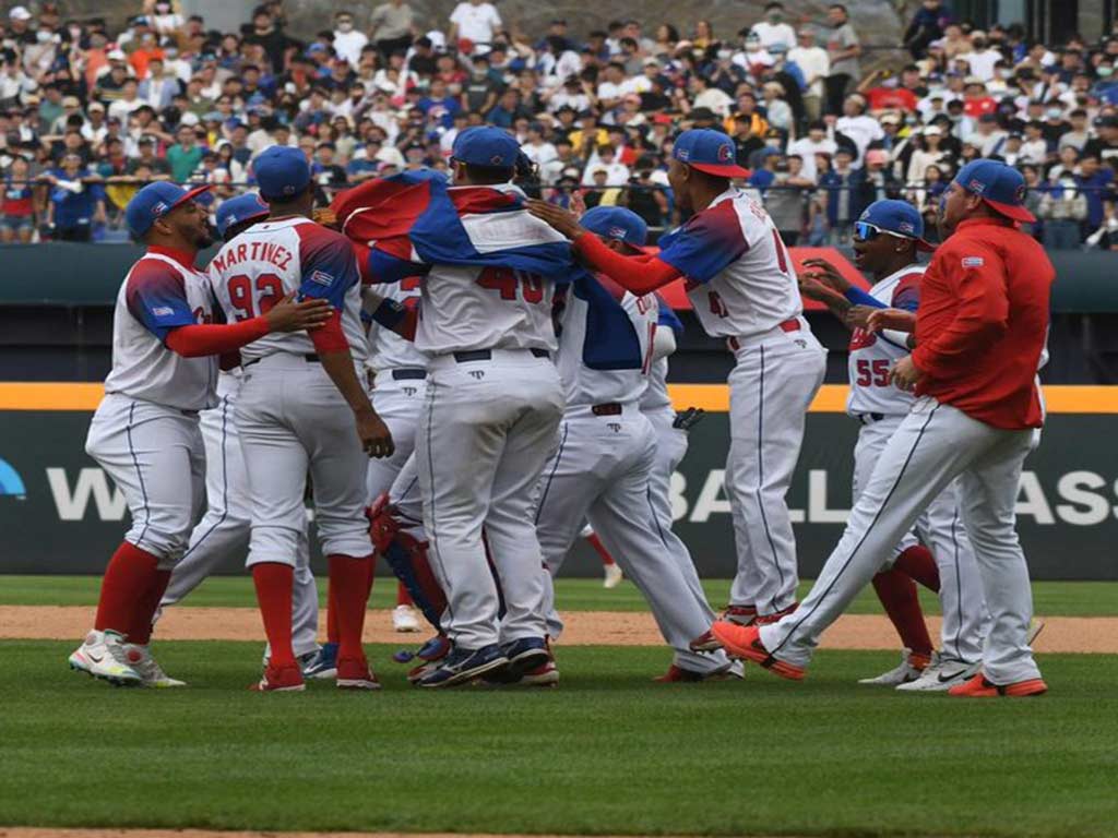 Con Cuba Fidelidad (@fidelidadacuba) on Twitter photo #ChávezHechoMillones Cumpliendo con su pueblo el #TeamAsere clasifica a la semifinal del Clasico Mundial de Beisbol, Miami será el campo de batalla para que ondeee en lo mas alto la bandera de las cinco franjas y una estrella. #YoVotoXTodos <a href="/DiazCanelB/">Miguel Díaz-Canel Bermúdez</a> <a href="/cubacooperaven/">Misión Médica Cubana en Venezuela</a> <a href="/FMC_Cuba/">FMC de Cuba</a> #ChávezHechoMillones Cumpliendo con su pueblo el #TeamAsere clasifica a la semifinal del Clasico Mundial de Beisbol, Miami será el campo de batalla para que ondeee en lo mas alto la bandera de las cinco franjas y una estrella. #YoVotoXTodos <a href="/DiazCanelB/">Miguel Díaz-Canel Bermúdez</a> <a href="/cubacooperaven/">Misión Médica Cubana en Venezuela</a> <a href="/FMC_Cuba/">FMC de Cuba</a>