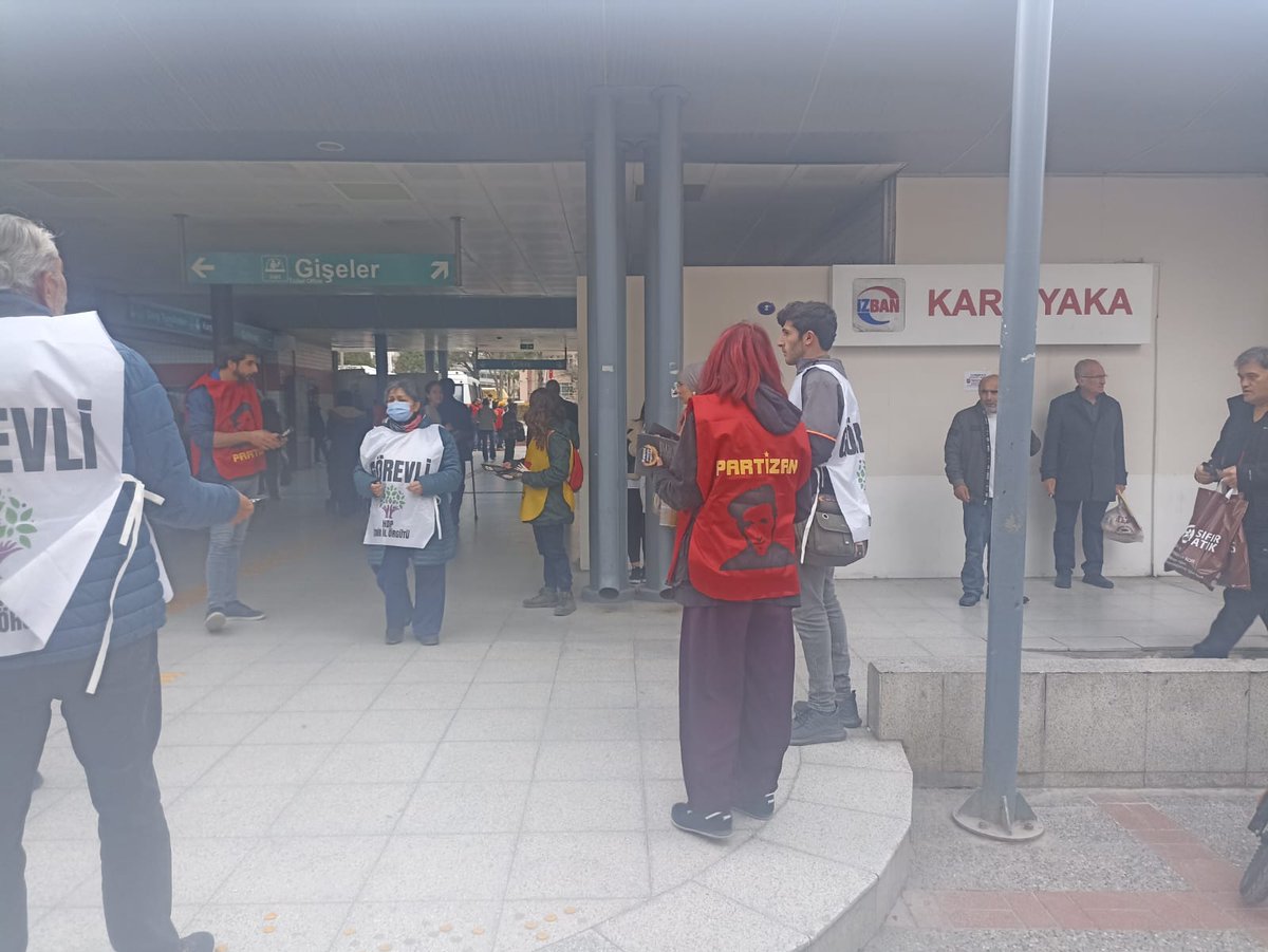 Şirinyer ve Karşıyaka'da bildiri dağıtımı yaparak #Newroz çağrımızı yineledik.

Zalimlere Karşı Kawa'nın Mücadelesini Kuşanacak, Newroz Ateşiyle Özgürlüğe Yürüyeceğiz! 

19 Mart Pazar günü saat 13.00'de Gündoğdu Meydanı'ndayız.

#Newroz2023