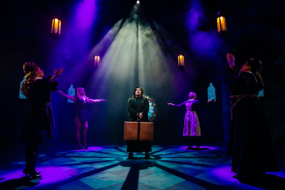 .<a href="/deathdropplay/">Death Drop</a> is back in the habit with spoof horror <a href="/thealexbham/">The Alexandra</a>. It's fun, clever, camp and rather naughty with plenty of laughs and Drag Race references. Lewd as you like. <a href="/VictoriaScone/">Victoria Scone BLACK TRANS LIVES STILL MATTER</a> <a href="/kittyscottclaus/">Kitty Scott- Claus</a> @CherylHoleQueen <a href="/MxLoUisCYfer/">LoUis CYfer</a>
behindthearras.com/Reviewspr/2023…