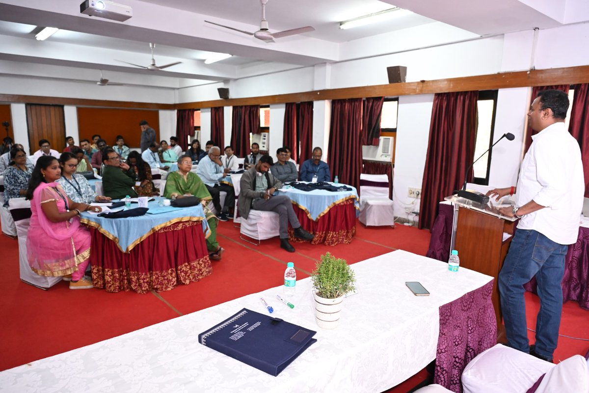 VYKIndia's tweet photo. The third day of #ICTTools & Techniques training was on "Importance of #ICT in #Crowdfunding & #Crowdsourcing," facilitated by Pankaj Kumar, Associate Director- @SesameWorkshopIndia. https://t.co/txCEOuTrGB
