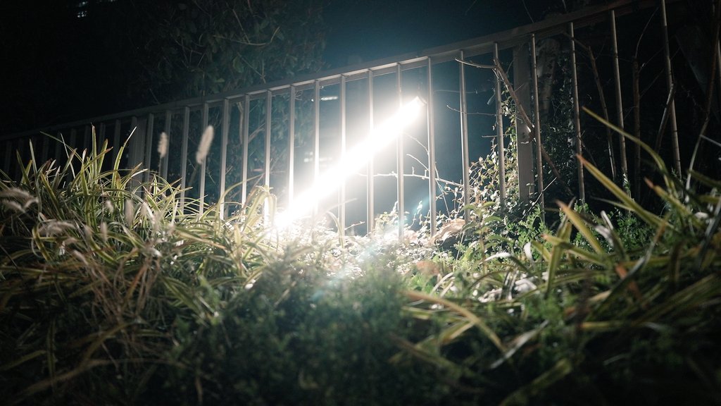 sunaba_sandbox's tweet photo. しごおわ途中下車して #7siii 試し撮り。サムヤンのパンケーキ、F2.8で夜でも全く手ブレしない、輝度混在しても白飛び黒潰れしないしAF早いしバケモノすぎる！はじめて7s使った時みたいな感動が。やっぱり7s楽しい🥳
しかし電池凄い減るが!?　予備バッテリー2個いる気がする。 https://t.co/edyEmc9IiP