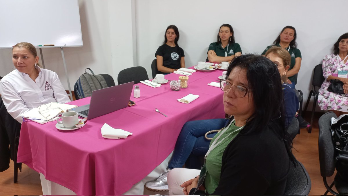 FNC_Risaralda's tweet photo. ☕️🌹✅️ #AEstaHora se realiza el "Encuentro de liderazgo de mujeres cafeteras de Risaralda", con 5️⃣0️⃣ caficultoras del departamento.
#Cafeteros #Risaralda #Café #RisaraldaCafetero #TomoCaféDeRisaralda #FNCRisaralda #Mujeres #MujerCafetera https://t.co/Y1eKX4vMug