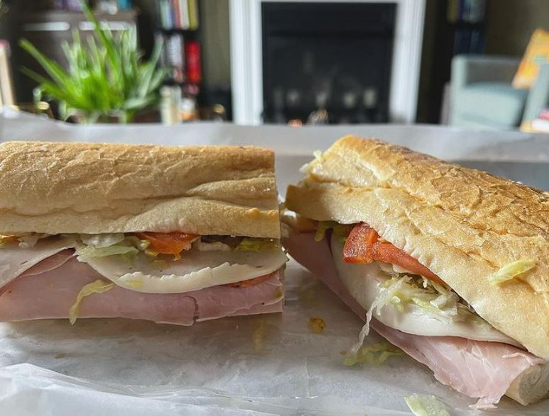 VisitOakPark's tweet image. Grab a delicious sub sandwich with us at #alpinefoodshop! You'll find the best fresh sliced deli meats, cheeses, homemade sauces and salads around. 

Learn more: hubs.li/Q01GW2JZ0

#elmwoodparkil #coldcut #sandwich #italian #cheese