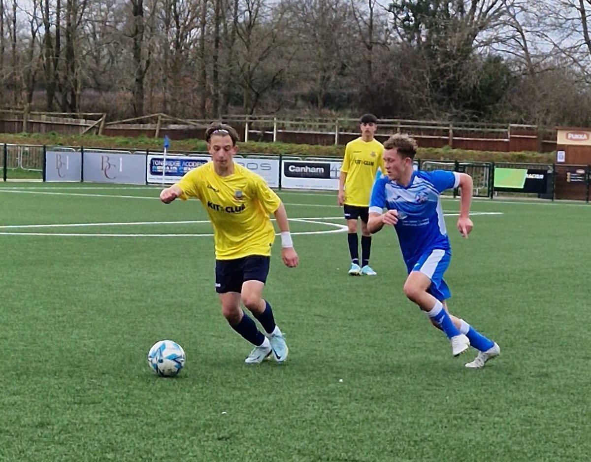 606scuba's tweet photo. @whitstabletown scholars v @tonbridgeangels ..tough day at the table topping TAFC https://t.co/1QDDqWzkF0