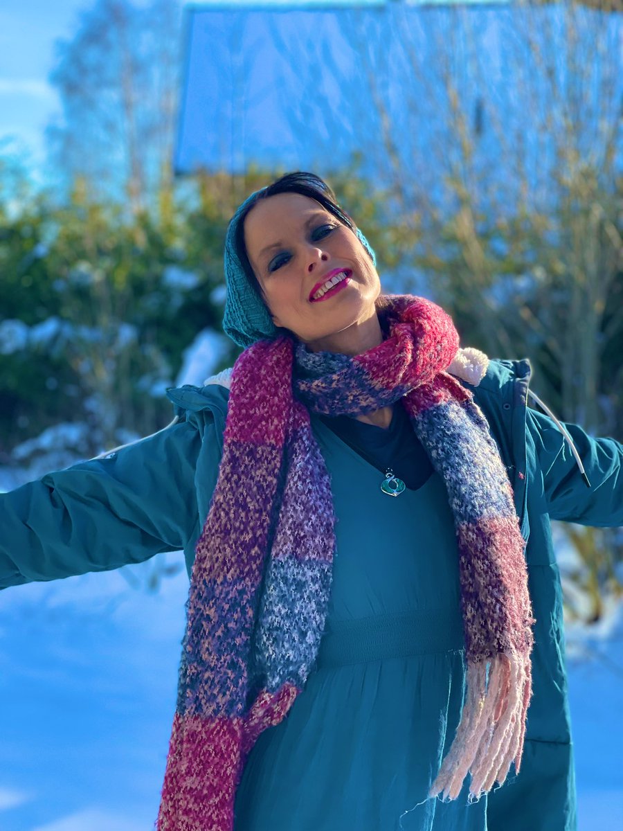 EmtheKathrin420's tweet photo. Vært ute og nytt sola i dag!! Cannabis gir meg livskvalitet, det gir med fred i sjelen, og ro i kroppen. Og jeg fikk kjenne sola varme mot kinnet nok en vår 💚🌱 Heller ulovlig i live, enn lovlig død! #CannabisErMedisin #leukemi #AML #NarkoTwitter #rus #helse #MinstAvAlleOnder https://t.co/F4iX9BWu6V