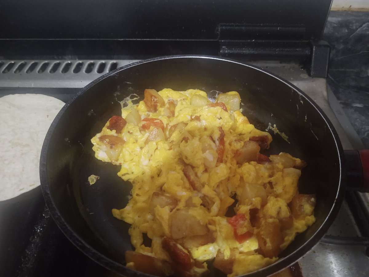artemioalberto's tweet photo. @MauroMoralesMtz @GAMEZMARIO #desayunovirtual les comparto webito con papá, frijoles y asado de puerco con tortilla de harina https://t.co/3LZnMgEPwx