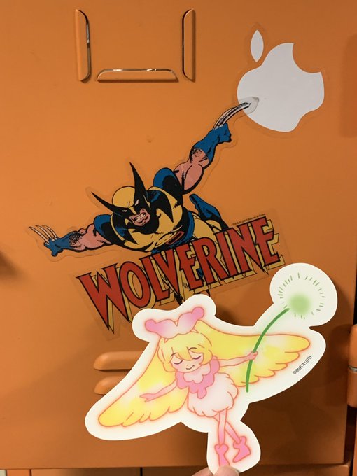 今日もらったステッカーがもともと家に貼ってあったやつと妙なシンクロしてた 