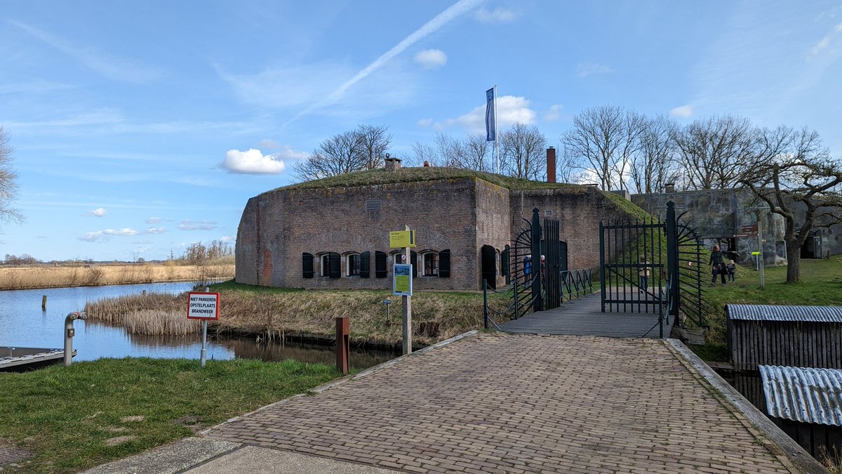 WeerArend's tweet photo. Opkomstverhogend stembureau: Fort Kijkuit te Wijdemeren. #verkiezingen https://t.co/UDCrKmaVex