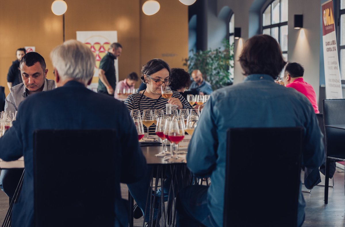 Gli assaggi durante lo scorso #IGABeerChallenge a La Piazza dei Mestieri <a href="/PdeiMestieri/">Piazza dei Mestieri</a>, #Torino.
Son solo le foto mie, per conservare il ricordo. Grazie #ItalianGrapeAle + <a href="/cronachedibirra/">Cronache di Birra</a>  🧡🍇🍺