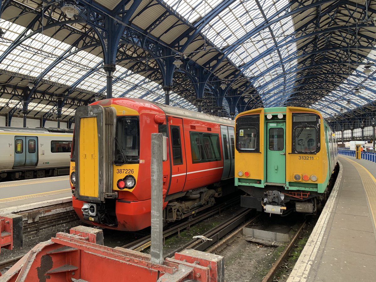 LudwigTails's tweet image. @SouthernRailUK #class313 211 arrived at Brighton platform 7. Also a duo picture with @GatwickExpress #class387 226.

#southernrail #southernrailuk #gatwickexpress