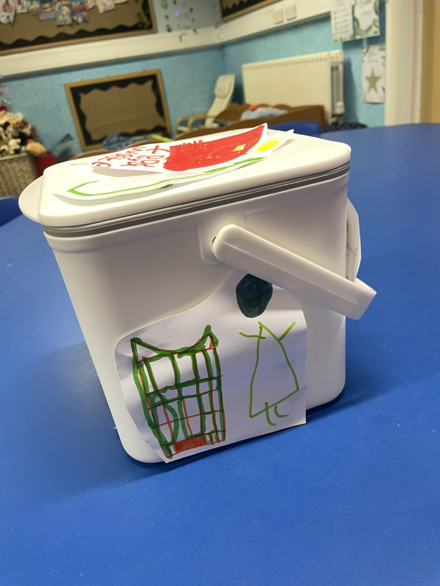 BrookfieldSM3's tweet photo. Jet class have decorated their own food bin! We will put all our food waste in here! #leoscience #sustainability https://t.co/MPzUAuEbkJ