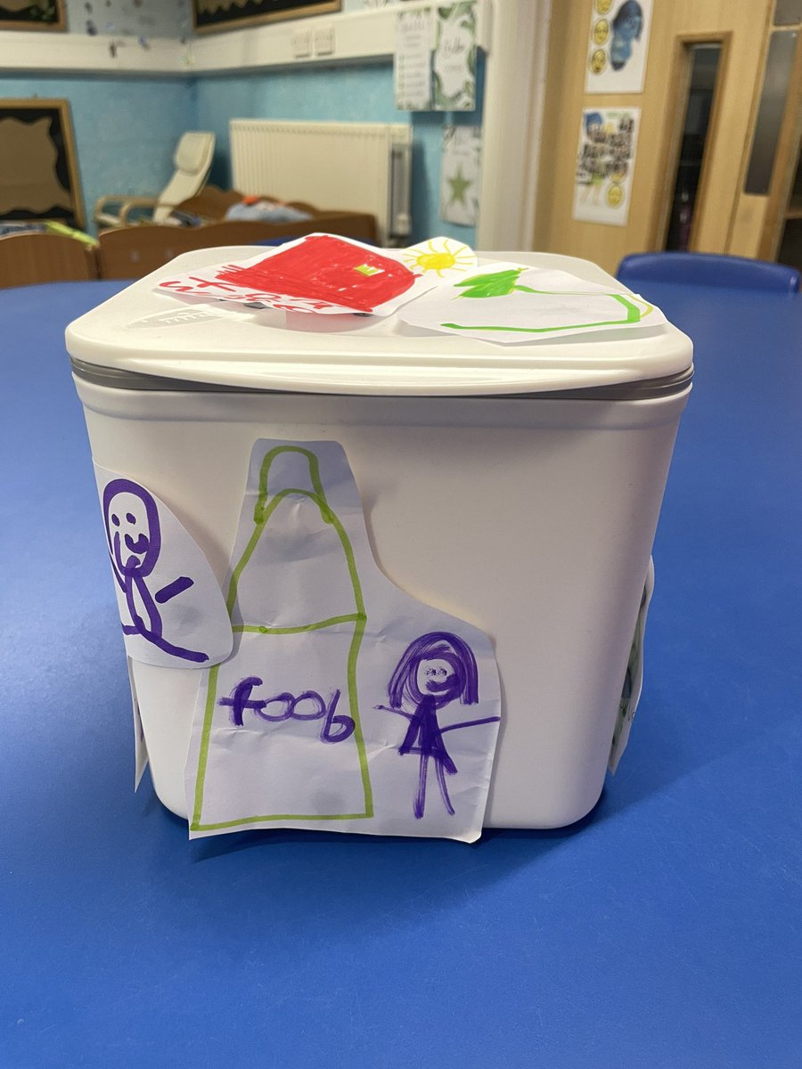 BrookfieldSM3's tweet photo. Jet class have decorated their own food bin! We will put all our food waste in here! #leoscience #sustainability https://t.co/MPzUAuEbkJ