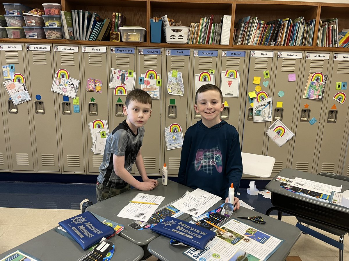 CarpenterMLS's tweet photo. These students are comparing and contrasting different texts to help them better comprehend the articles they read. Thank you Mrs. Ealy for helping them out! #WeAreMidview #comparetexts https://t.co/Kzjb1vaDZD