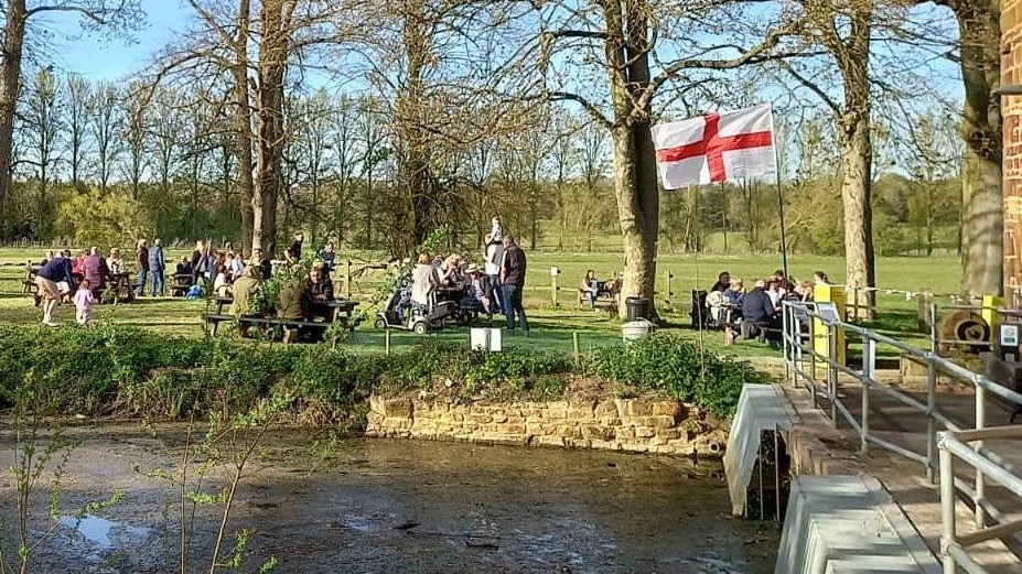In celebration of St George's Day, we'll be holding our very own BeerFest weekend 21-23 April, highlighting 10 English beers, as well as our very own 4.4% abv Green Dragon 🏴󠁧󠁢󠁥󠁮󠁧󠁿🍺 There'll be live music and Morris dancers and delicious street food too 🍕🍔 Cheers! 🍻 #towcester