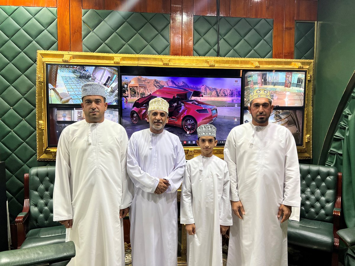 #صناع_المستقبل احد أحفاد صناع التاريخ 

كان لي اليوم شرف اللقاء بالعبقري وأحد صناع المستقبل وهو حمد بن علي المحرزي 
لقد ذكرني بنفسي وانا بعمرة 
وصيتي لوالدة ( استمر بدعمة ) 
وصيتي له ( قم بتسجيل كل أفكارك بمذكرات للمستقبل)
ادعوا من المولى عز وجل أن ينفع به أبناء الوطن والبشرية