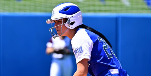 sportsinkansas's tweet photo. Pittsburg high product Aubree Beitzinger is having a breakout year for Drake Bulldogs🥎. In 19 starts, hitting .322 with nine RBI, six runs and four doubles. #sportsinkansas 
photo: @DrakeSoftball https://t.co/elCHTPojs6