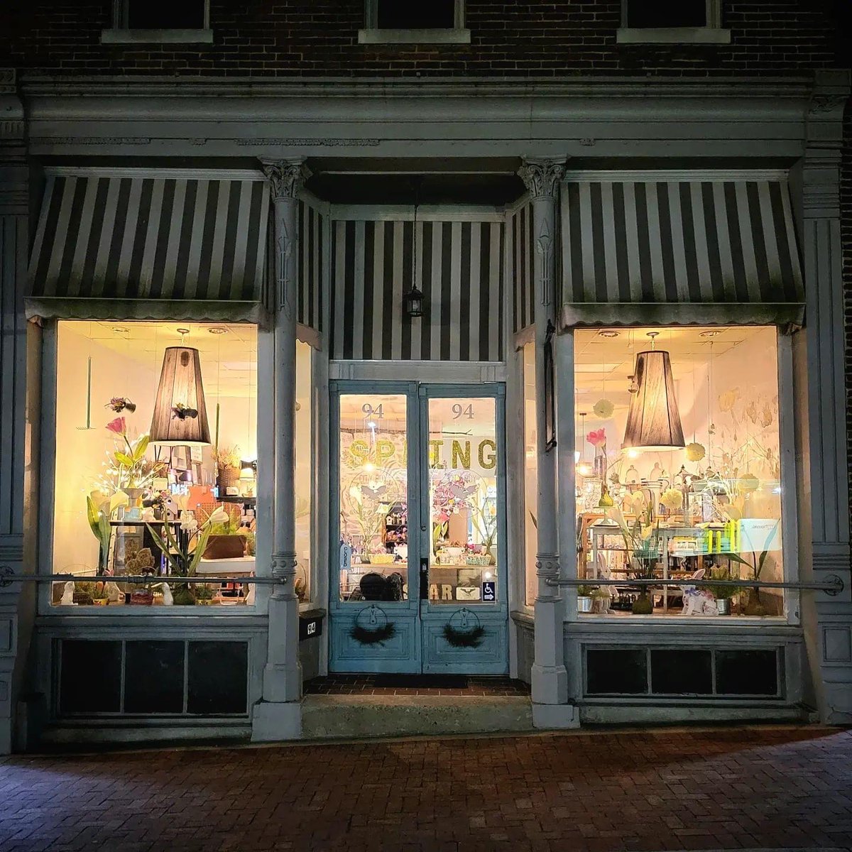 Downtown storefronts are ready for Spring! City Boy County Life is opening in its new location at 94 Franklin St. on Saturday. 

#spring #shopping #clarksvilletn #visitclarksvilletn #elevate #storefront #cityboycountrylife