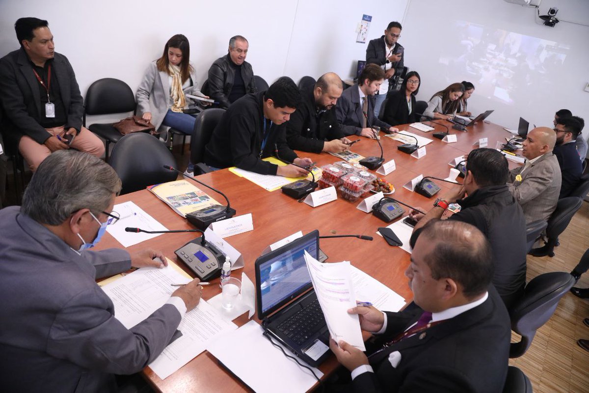 César Gallegos, coordinador jurídico de <a href="/Copisaec/">SoberaníaAlimentaria</a>, participa en <a href="/soberanialimen/">Soberanía Alimentaria</a> enfocándose en los derechos humanos, la naturaleza y soberanía alimentaria. Considera que es un proyecto plural e inclusivo, pero se debe ajustar la estructura del texto y dividirlo en dos secciones.