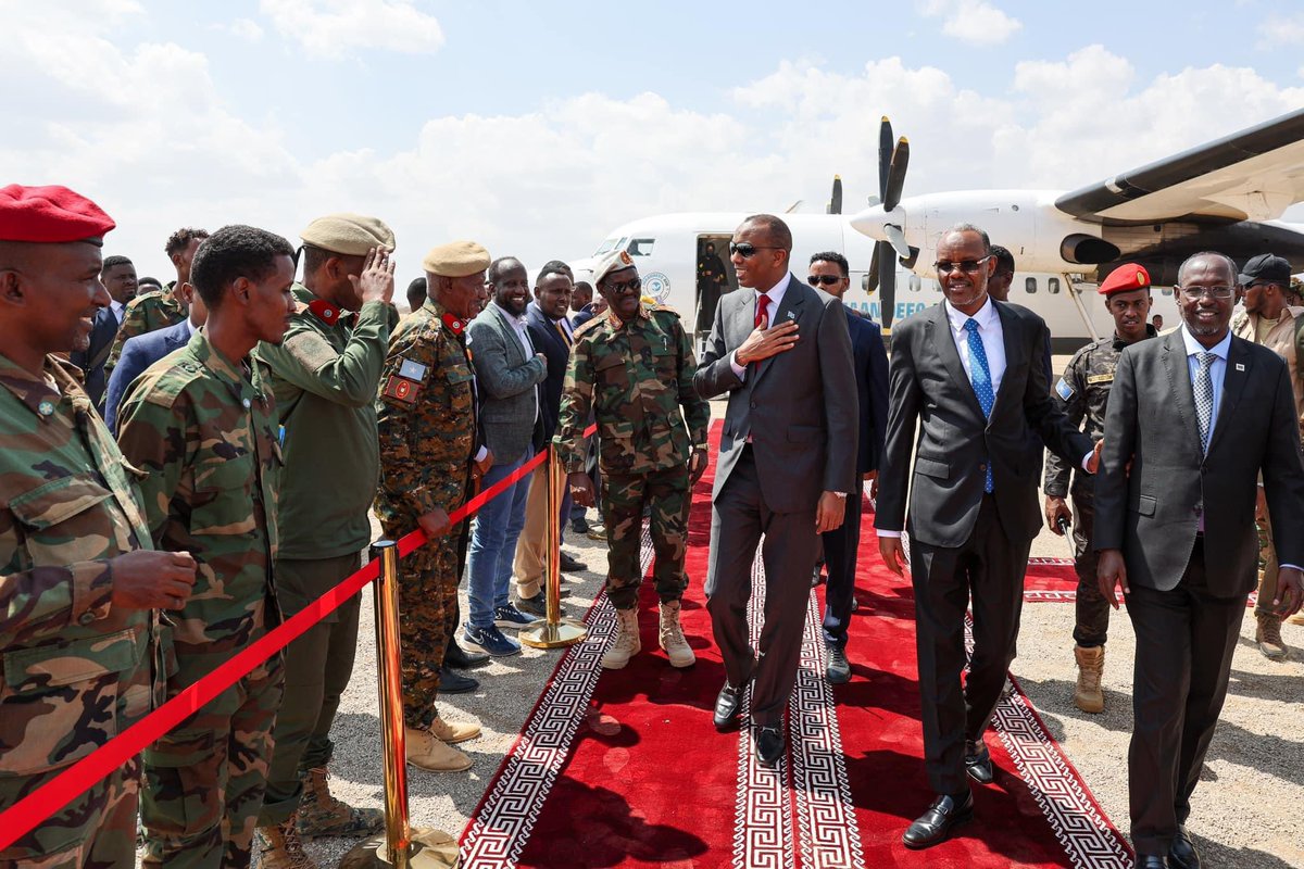 HamzaAbdiBarre's tweet photo. May ing mahad nagheey shi’ibky iyoo Mas’uuliinty Dowlidy Koonfur Galbeed, oo ing horeeyi mathy wiinagy Ebdy Asiis Lafty gareen oo geeky si eed ‘e haniiky dhowaayi any ii wefdigeey beledky Baydhowu jinaay, meelaas oo usy ku dhiyi doony shirky mathaly wathy talithoowky Qarinky. https://t.co/Kffh6vLacW