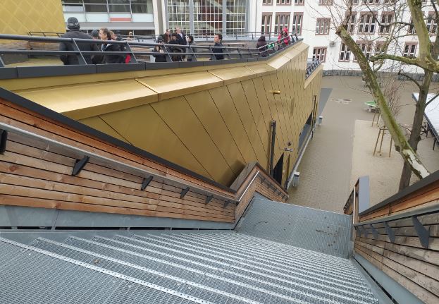 IGPassivhaus's tweet photo. Exkursionen bei #26intPHC: Turnhalle Schillerschule @StadtFrankfurt  &amp; Klinikum Frankfurt Höchst (hier Lüftungskeller).
#Klimaschutz &amp; #sozialeGerechtigkeit &amp; Gesundheit
#EnergieEffizienz JETZT! 
Change = a global effort!
https://t.co/7KowuwLZ9q
@WirtschaftHE 
@BDA_Hessen https://t.co/rFlP9JGZcI