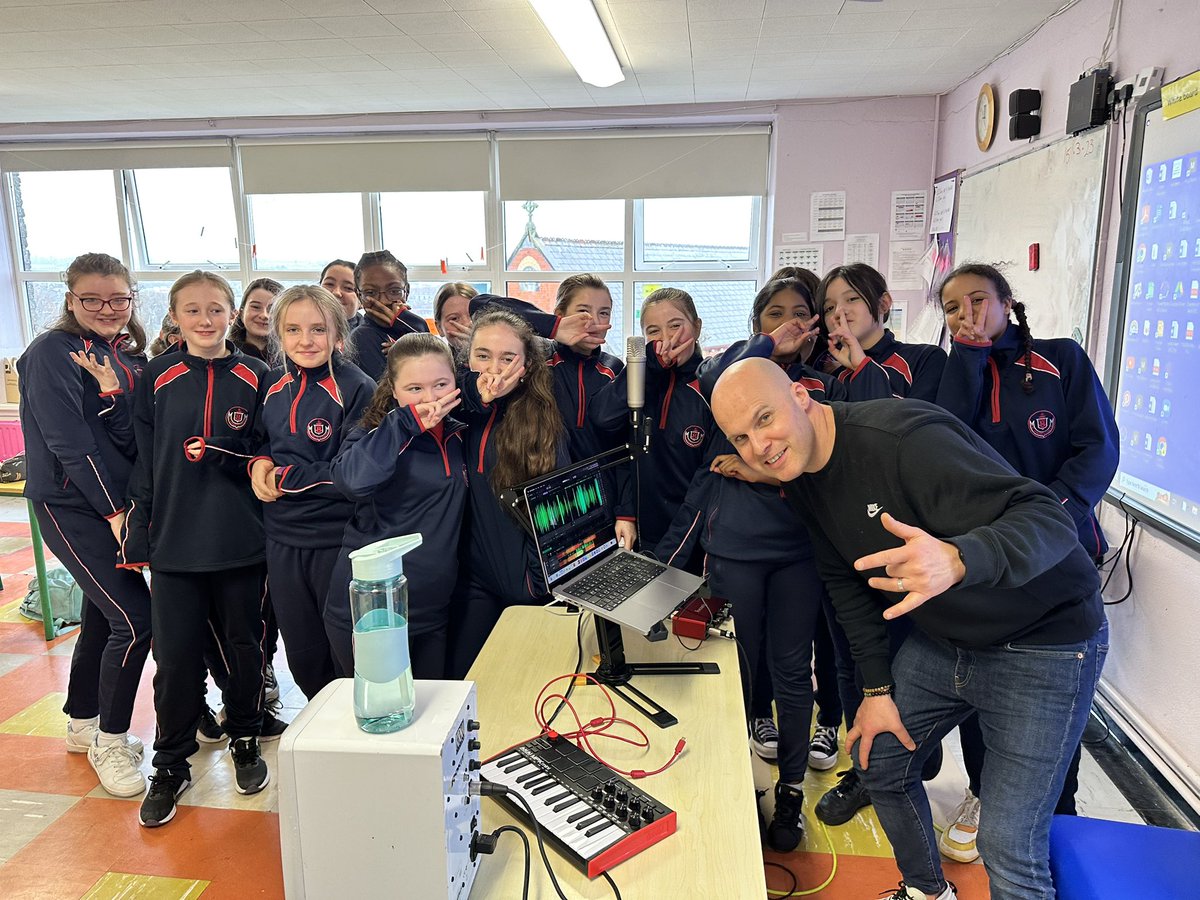 StevieGrainger's tweet photo. Such a great morning with the girls in st Vincent’s primary school looking over cork city thanks once again to @SampleStudios &amp; all involved in this creative careers project @itsthenewschool ❤️‍🩹 https://t.co/09g3ovdX6A