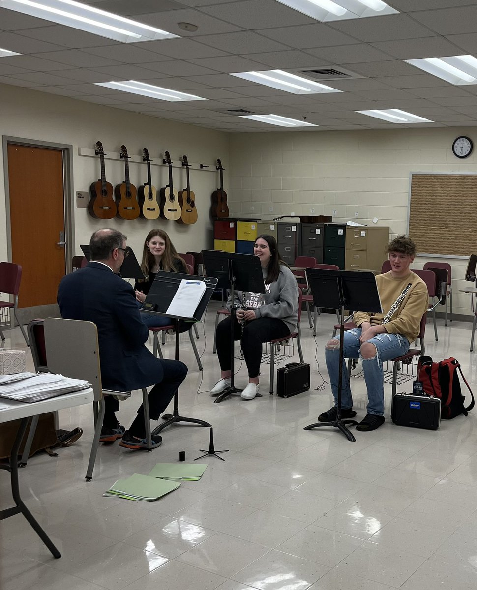 g_molinary's tweet photo. Huge thanks to Dr. Pappas of Morehead State University for coming out to BCPSs to work with our oboe students!  So wonderful to have such great professors in our area! @Music_at_MSU @MSU_AlumniAssn @BoydCoSuper @BCPSdistrict @BCMSBoyd https://t.co/ibDv2mSzmX