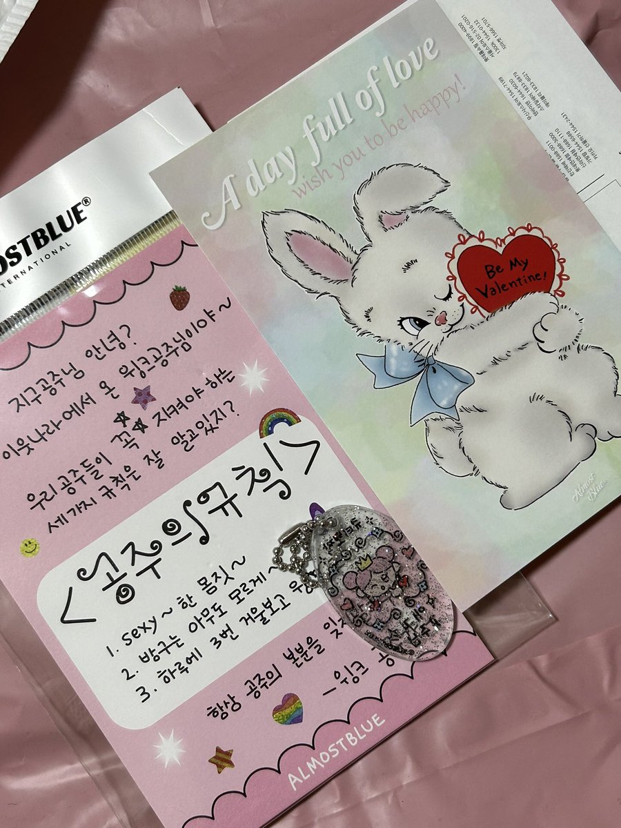 tomorrow_s17's tweet photo. 문스껄. 이내일에게 공주 키링 선물 주다
큐티뽀짝애긔공주님은 가방에 잘 걸고 댕길게요 🤭😍
@moonskrr https://t.co/Yonfwe7mrp