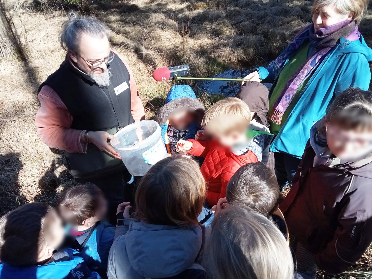 CreuseGrandSud's tweet photo. 👁🐸Aujourd'hui les enfants du centre du loisirs du Plateau à #Gentioux sont partis à la découverte des amphibiens à #LaNouaille avec le Conservatoire d'espaces naturels de Nouvelle-Aquitaine https://t.co/IOnDBcE7No