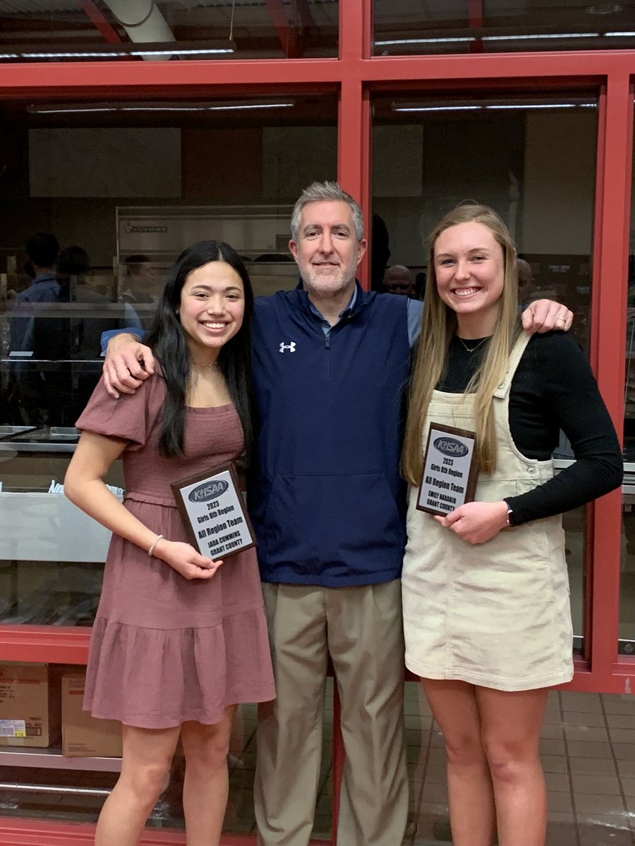 K_Naranjo1's tweet photo. Congrats @_emilynaranjo &amp; @cummins_jada on being named to the All 8th Region team! Proud of you both! And thankful for @CoachShawnWest and the time and effort dedicated to @GC_LadyBraves for all these years! Definitely gonna miss these days https://t.co/TD8hbjjpw6
