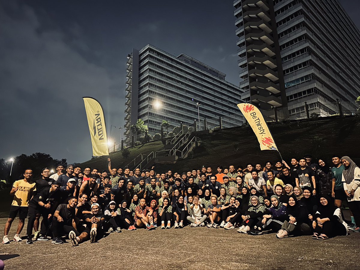 nazmihalim_'s tweet photo. March 15 (2) - 3K Recovery & Peluh Rabu Malam lead by koc @zukhviri. Last session before puasa. Jumpa lagi sebulan gais!
74/365
#runstreak
#TeamPRM
#keepgrinding
#beatyesterday https://t.co/9tmWSK6OlI