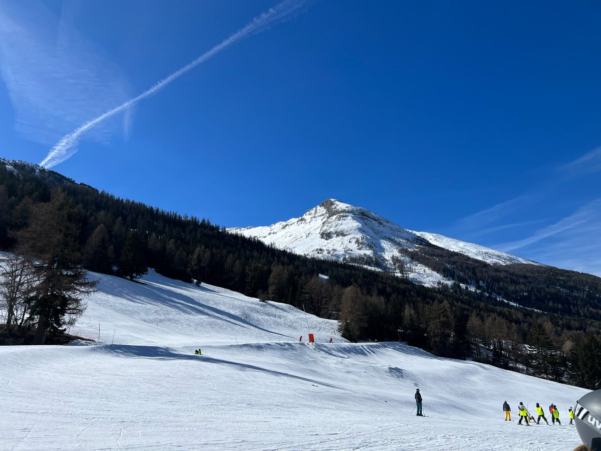 apinkninja's tweet photo. #valcenis #alps #skiing #france https://t.co/nRTe2MrrUk