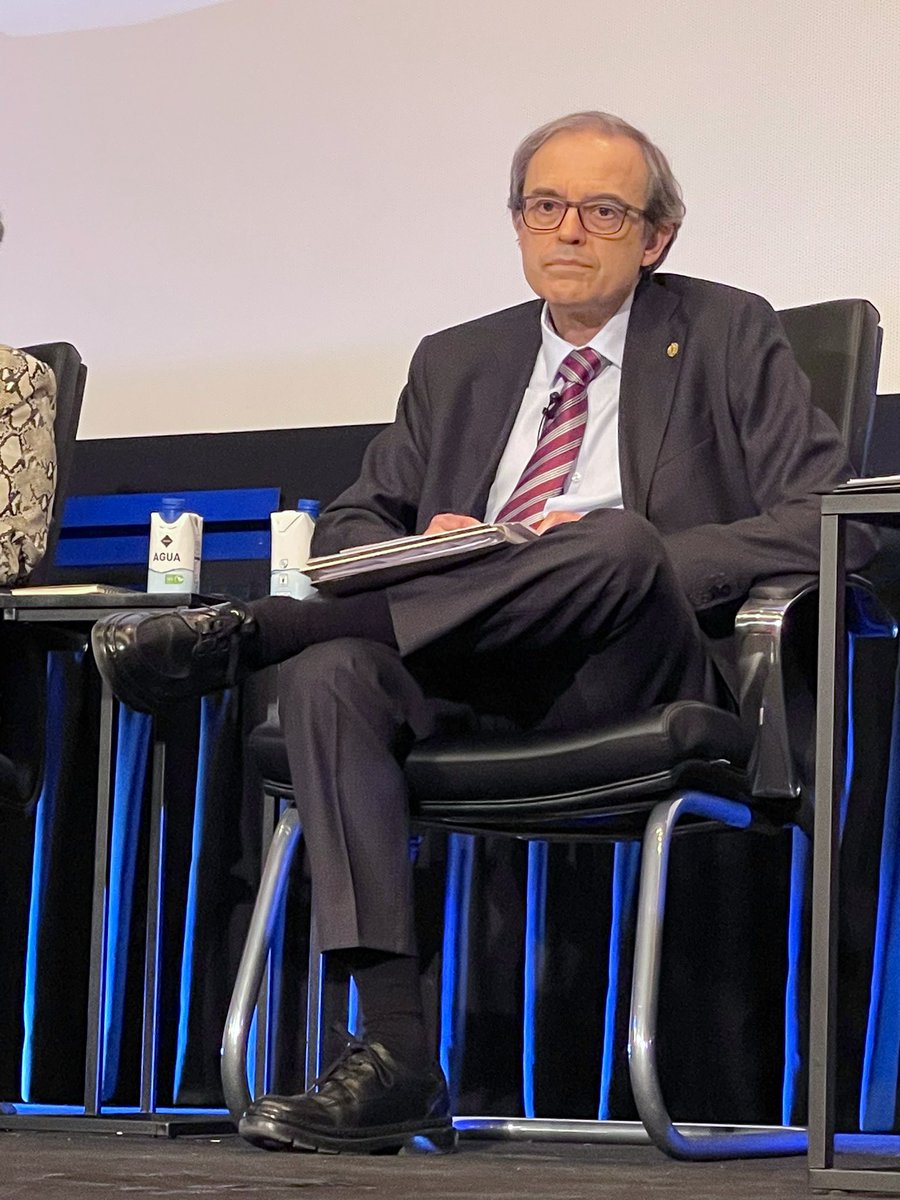 ValorCompluten1's tweet photo. Las propuestas para el PAS: aumentar el número y cualificación, protección de la salud, promoción vertical y transversal #JavierAriasRector #valorcomplutense @javardiaz https://t.co/4coIaSuGHy