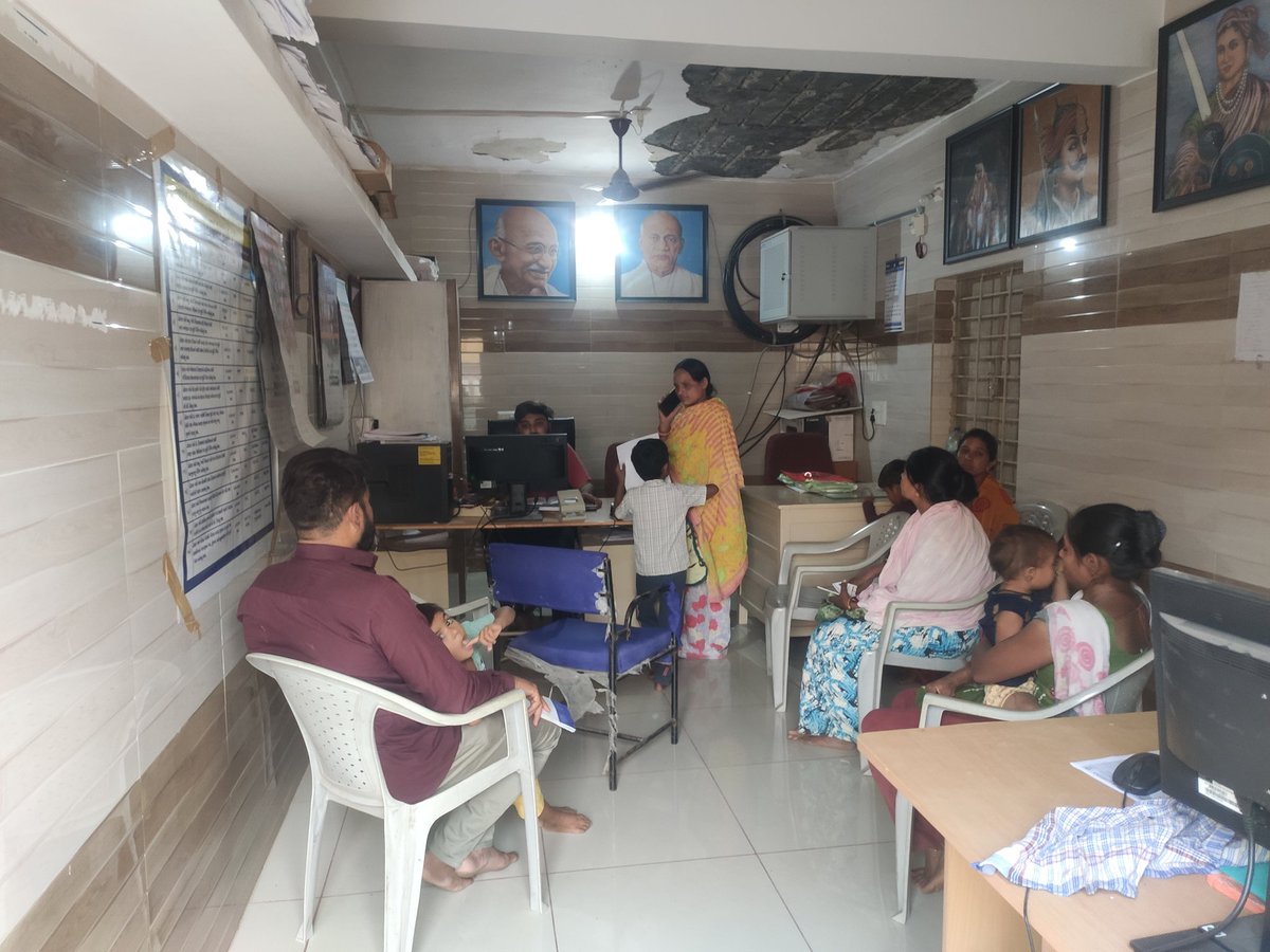 DholaraP's tweet image. આજ રોજ શ્રી જિલ્લા વિકાસ અધિકારી @DevChoudharyIAS સાહેબની સૂચના અને શ્રી @tdolidhika ના માર્ગદર્શન હેઠળ #eshramcard કાઢવાનો કેમ્પ રાખી કાર્ડ કાઢવામાં આવેલ. @sagarsojitrab