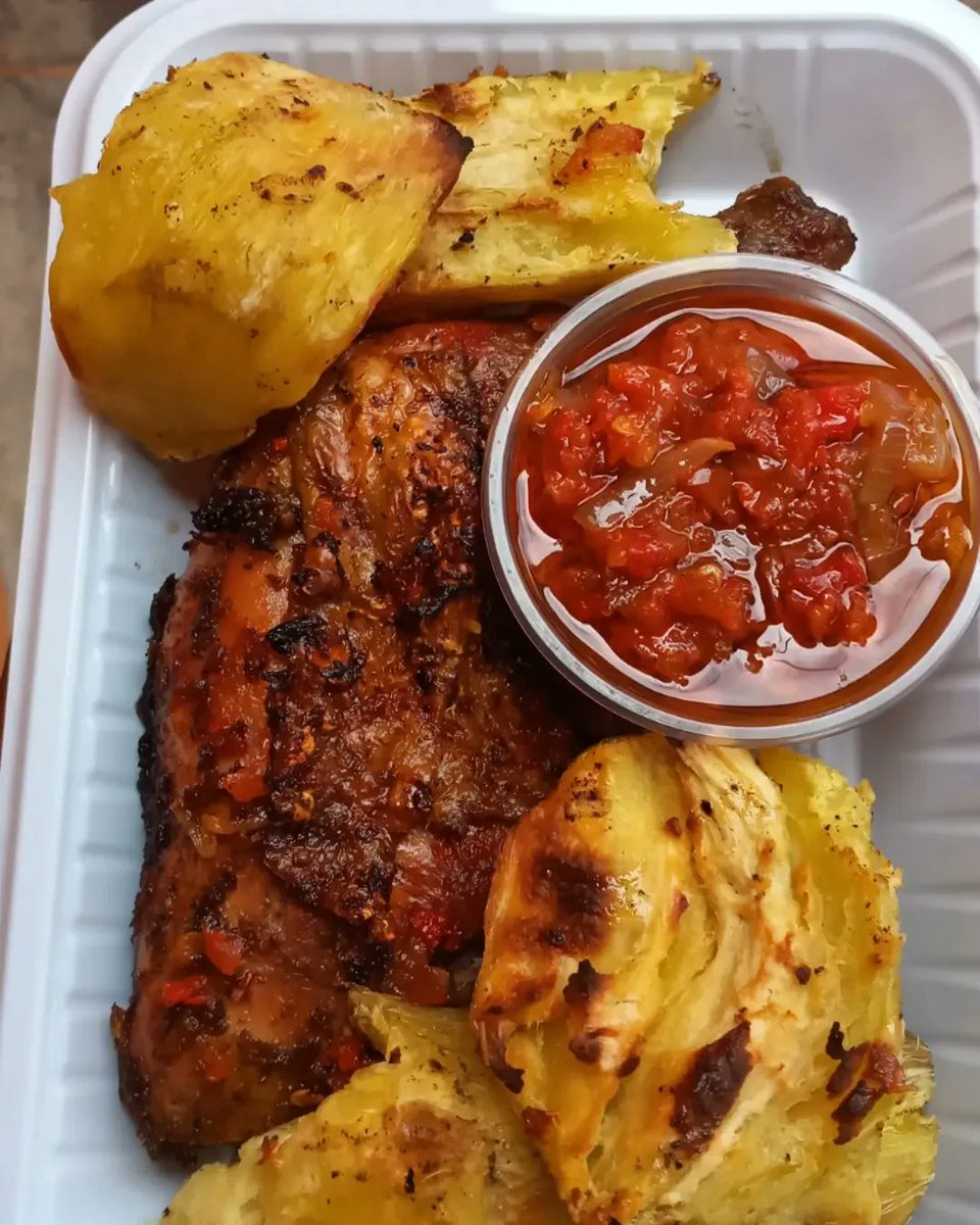 summerbody__'s tweet photo. @ruffydfire Hey guys I run a grilling business,  from grilled chicken to grilled turkey to barbecue fish served with Boli and hot spicy pepper sauce. We do event grilling too and our Asun is one to die for. https://t.co/b90ETY7vEU