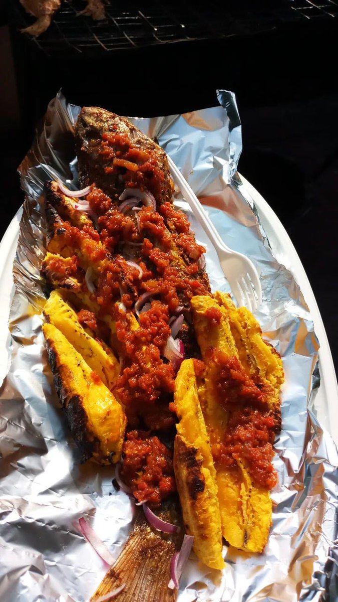 summerbody__'s tweet photo. @ruffydfire Hey guys I run a grilling business,  from grilled chicken to grilled turkey to barbecue fish served with Boli and hot spicy pepper sauce. We do event grilling too and our Asun is one to die for. https://t.co/b90ETY7vEU