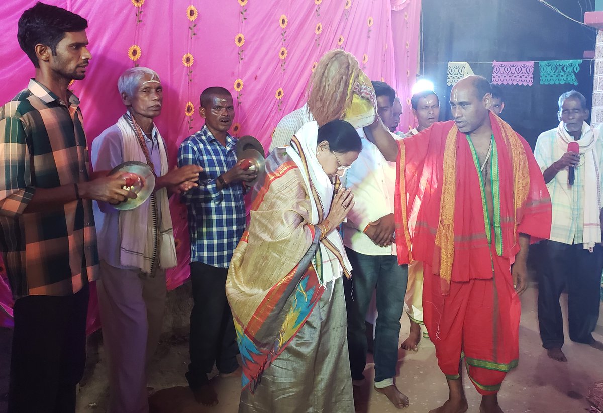 MadhuAgrawalla2's tweet photo. ଆଜି #ପାଟକୁରା ଅନ୍ତର୍ଗତ #ଡ଼େରାବିଶ ବ୍ଲକର ମଙ୍ଗଳପୁର ଗ୍ରାମପଞ୍ଚାୟତର ତ୍ରିପୁରାରୀପୁର ର ଅମୃତସାହି ଗ୍ରାମରେ ଆୟୋଜିତ "ଶ୍ରୀ ଶ୍ରୀ ଅଷ୍ଟପ୍ରହର ବ୍ୟାପୀ ନାମଯଜ୍ଞ" ରେ ଯୋଗଦେବା ଅବସରରେ...
Attended the "Shri Shri Ashtaprahar Byapi Nama Yajna" organized at Amrutsahi Village of Managalpur GP under #Derabis Block of #Patkura assembly constituency. #Kendrapara