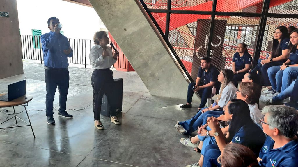 PatryVargas07's tweet photo. La #EducaciónEmocional en la Primera Infancia siembra bases para el desarrollo de niños/as seguros e imparables. Hoy, el conferencista e impulsor de la Ley de Educación Emocional en Chile y LATAM, Arnaldo Canales nos brindó una charla con valiosas herramientas para nuestro equipo https://t.co/FMp1uqN2pe