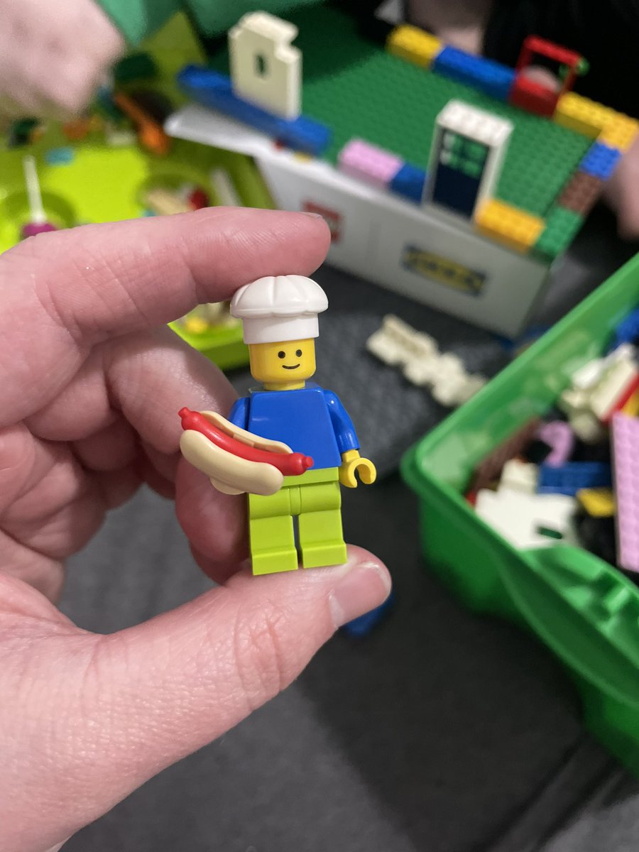 brileh_'s tweet photo. @diana_lynnj I picked some legos up from ikea and the flea market and I’ve got so many fun pieces https://t.co/VjZ268WdjH