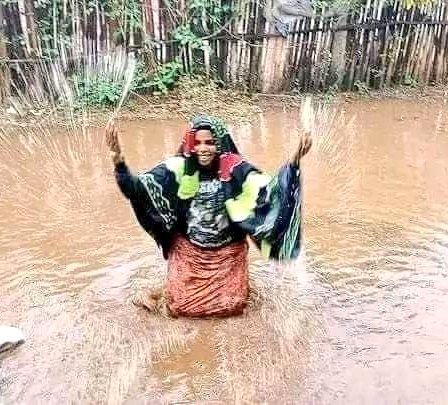 hananhanuni's tweet photo. AlhamdulilAllah Rebil Alemin! 🤲🤲🤲
Rainning In Borena! ቦረና እየዘነበ ነው! https://t.co/Y1prmHX9L7